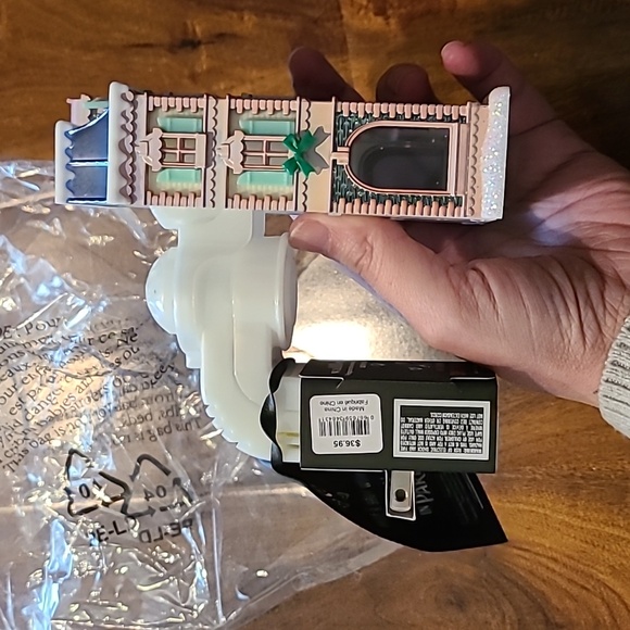 Bath and Body Works Holiday Bakeshop Projector Wallflowers Fragrance Plug - Picture 7 of 7